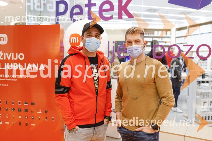  Jani Jugovic, Cool Fotr;  Klemen Bunderla, radijski voditelj, radio AktualLjubljana z navdušenjem pospremila odprtje trgovine Xiaomi Store