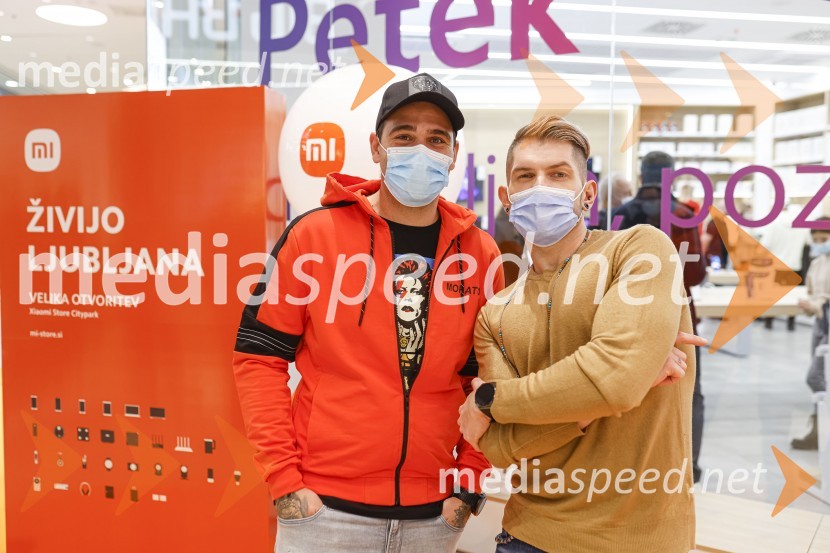  ... ;  Klemen Bunderla, radijski voditelj, radio AktualLjubljana z navdušenjem pospremila odprtje trgovine Xiaomi Store