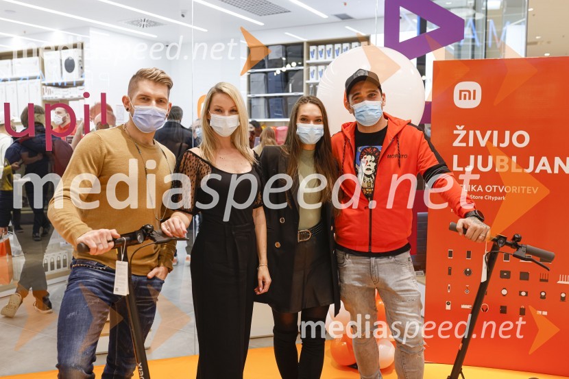  Klemen Bunderla, radijski voditelj, radio Aktual;  Taya Damjan, pevka;  Nives Orešnik, fotomodel, fitnes trenerka, nekdanja Miss Slovenije;  Jani Jugovic, Cool FotrLjubljana z navdušenjem pospremila odprtje trgovine Xiaomi Store