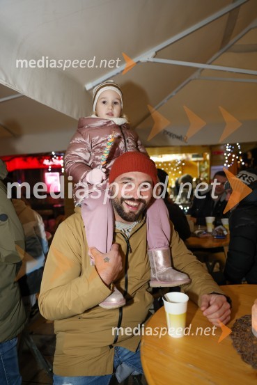  Sofia Flisar;  Filip Flisar, nekdanji smučar prostega slogaPrižig prazničnih lučk v Mariboru 2021