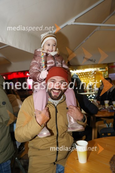  Sofia Flisar;  Filip Flisar, nekdanji smučar prostega slogaPrižig prazničnih lučk v Mariboru 2021