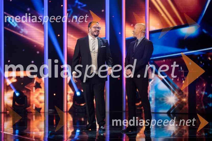  Sašo Stare, stand up komik, voditelj;  Peter Poles, televizijski voditeljSlovenija ima talent 2021, četrta polfinalna oddaja