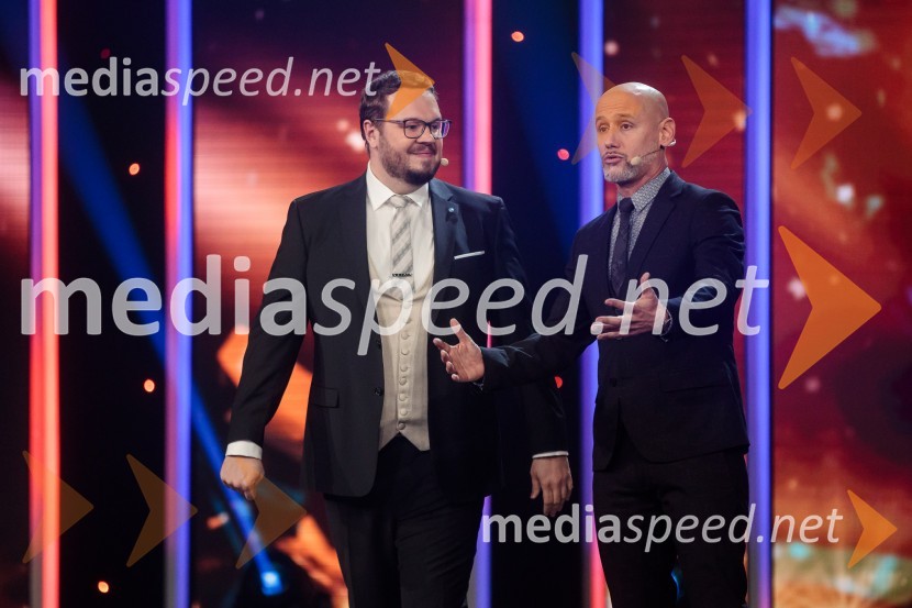  Sašo Stare, stand up komik, voditelj;  Peter Poles, televizijski voditeljSlovenija ima talent 2021, četrta polfinalna oddaja