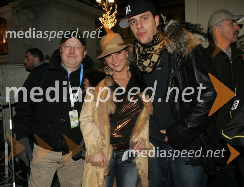 Gorazd Elvič Gogi, Net tv in raper 6pack Čukur ter njegovo dekle Nika
(žrebanje štartnih številk za Veleslalom)42. Zlata lisica