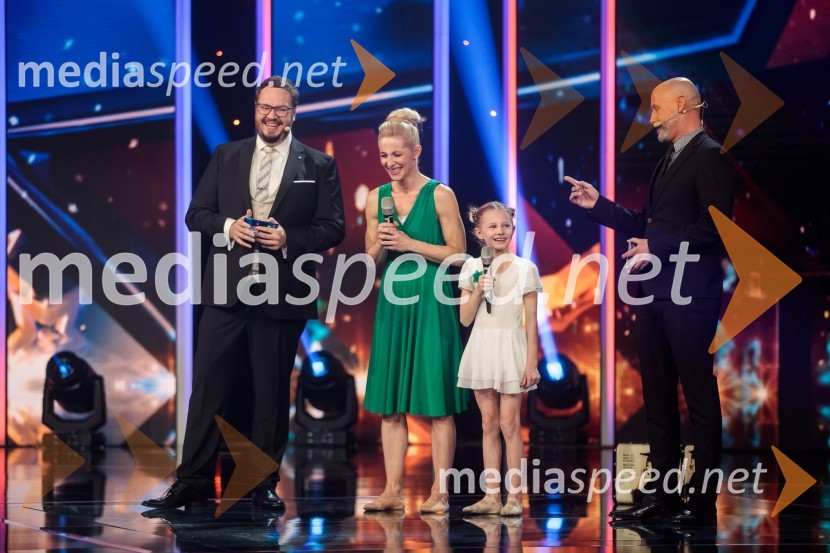  Sašo Stare, stand up komik, voditelj;  Suzana Majer;  Julija Antauer;  Peter Poles, televizijski voditeljSlovenija ima talent 2021, četrta polfinalna oddaja