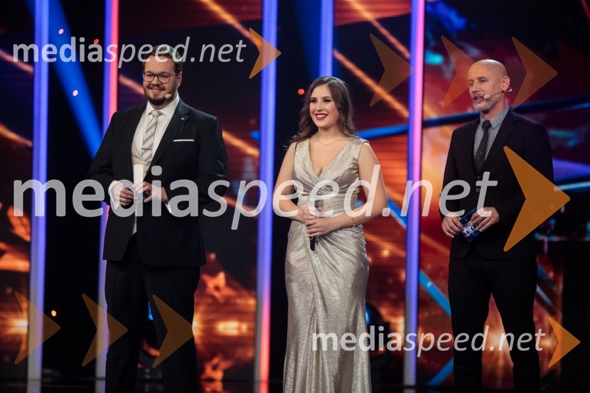  Sašo Stare, stand up komik, voditelj;  Tereza  Kavka;  Peter Poles, televizijski voditeljSlovenija ima talent 2021, četrta polfinalna oddaja