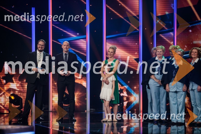  Sašo Stare, stand up komik, voditelj;  Peter Poles, televizijski voditelj;  Suzana Majer;  Julija Antauer;  ... ;  ... ;  ... Slovenija ima talent 2021, četrta polfinalna oddaja