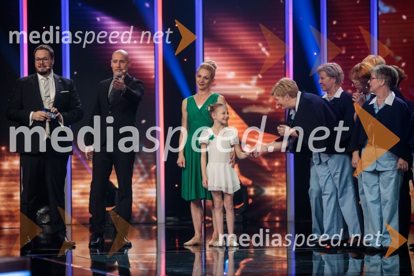  Sašo Stare, stand up komik, voditelj;  Peter Poles, televizijski voditelj;  Suzana Majer;  Julija Antauer;  ... ;  ... ;  ... Slovenija ima talent 2021, četrta polfinalna oddaja