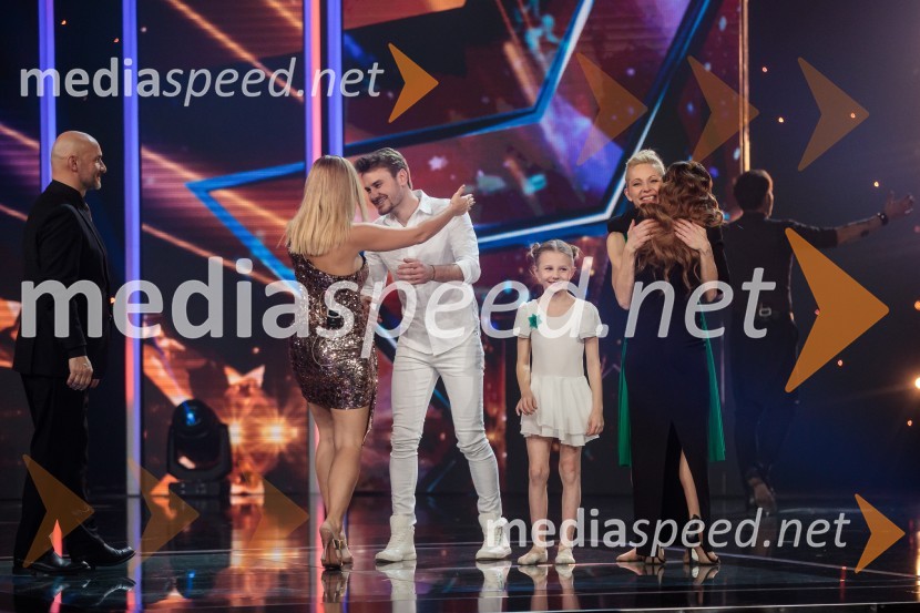  Marjetka Vovk, pevka, duo Maraaya;  Dino Petrić, pevec;  Julija Antauer;  Suzana Majer;  Ana Klašnja, balerinaSlovenija ima talent 2021, četrta polfinalna oddaja
