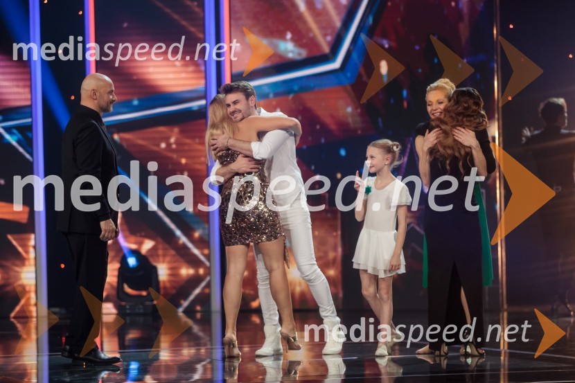  Branko Čakarmiš,  programski direktor, Pro Plus;  Marjetka Vovk, pevka, duo Maraaya;  Dino Petrić, pevec;  Julija Antauer;  Ana Klašnja, balerina;  Suzana MajerSlovenija ima talent 2021, četrta polfinalna oddaja