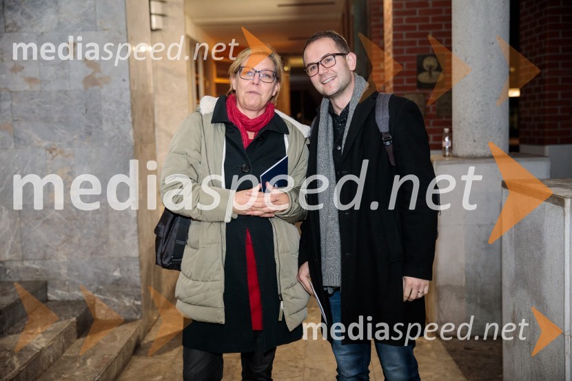 mag. Neda Rusjan Bric, režiserka in igralka ;  Rok Andres, dramaturgTridesetletnice, premiera tragikomične predstave