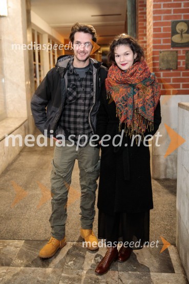  Matija Rupel, igralec;  Tajda Lipicer, drmaturginja in kritičarkaTridesetletnice, premiera tragikomične predstave