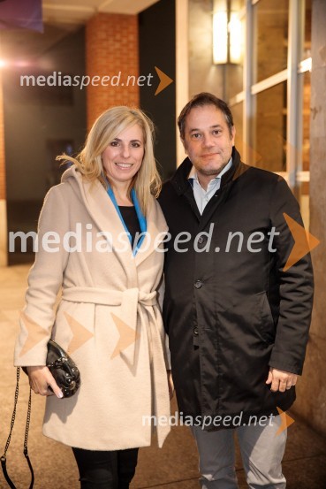  Martina Arčon , urednica Radia Robin;  Matej Arčon, nekdanji župan Mestne občina Nova GoricaTridesetletnice, premiera tragikomične predstave