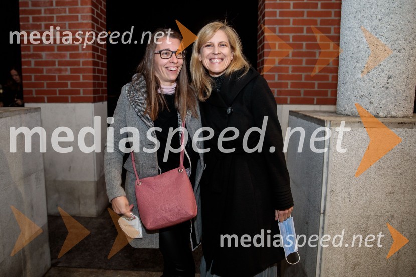  Nina Vrabec, glasbenica;  Metka Sulič, odnosi z javnostjo SNG Nova GoricaTridesetletnice, premiera tragikomične predstave