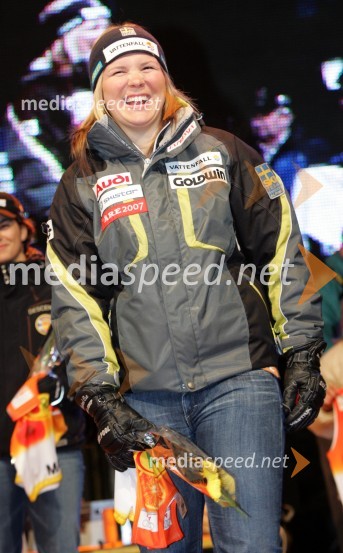 Smučarka Anja Paerson, Švedska
(žrebanje štartnih številk za Veleslalom)42. Zlata lisica