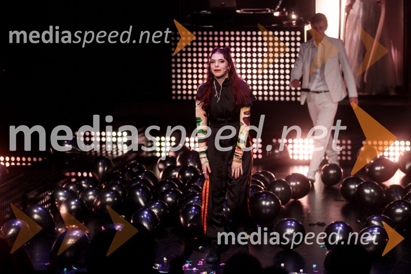  Anuša  Kodelja, igralkaTridesetletnice, premiera tragikomične predstave