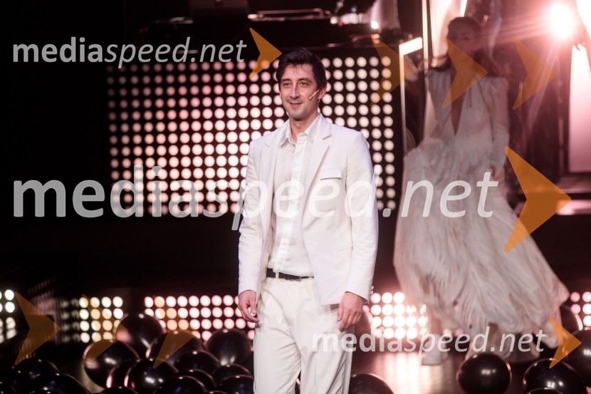  Žiga Udir, igralecTridesetletnice, premiera tragikomične predstave