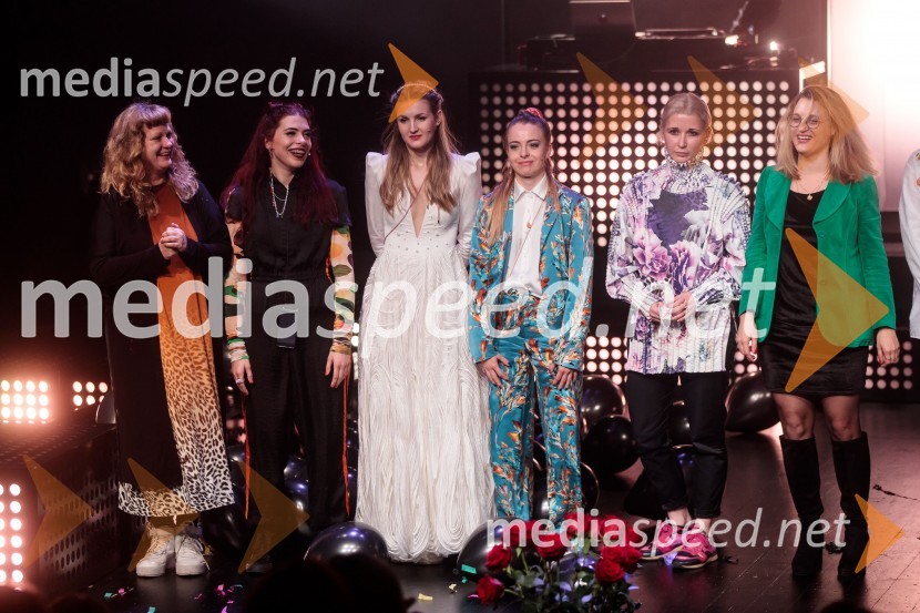  Tijana Zinajić, režiserka;  Anuša  Kodelja, igralka;  Lucija Harum, igralka;  Lara Fortuna, igralka;  Eva Mahkovic, dramaturginja;  Tereza  Gregorič, dramaturginjaTridesetletnice, premiera tragikomične predstave