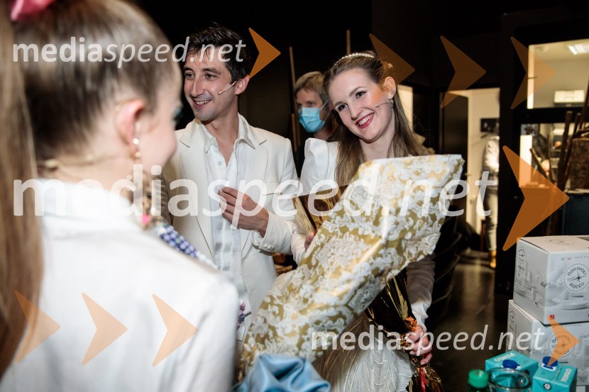  Lara Fortuna, igralka;  Žiga Udir, igralec;  Lucija Harum, igralkaTridesetletnice, premiera tragikomične predstave