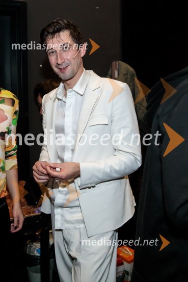  Žiga Udir, igralecTridesetletnice, premiera tragikomične predstave