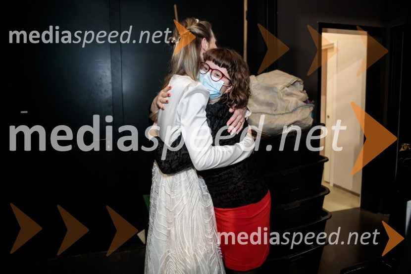  Lucija Harum, igralka;  Anika Velišček, šepetalkaTridesetletnice, premiera tragikomične predstave