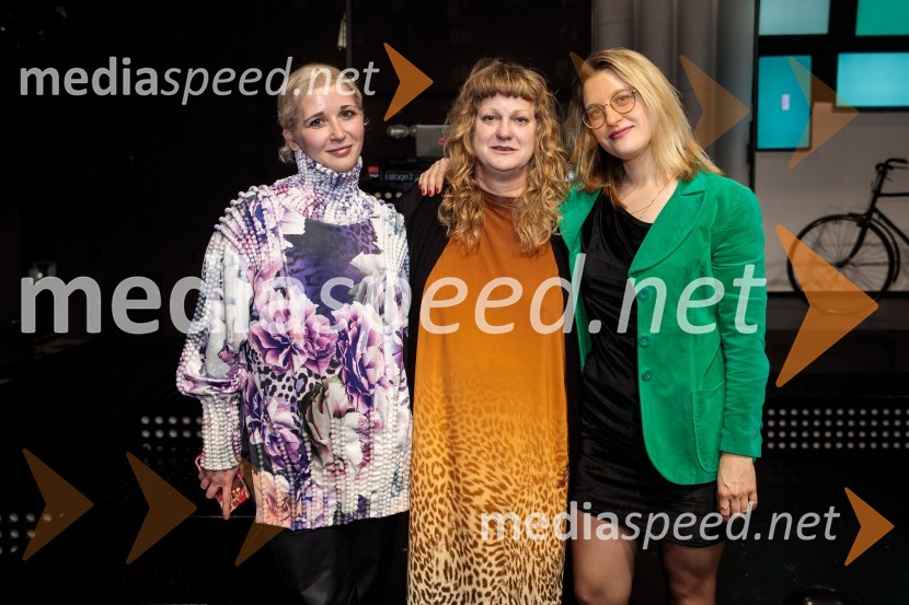  Eva Mahkovic, dramaturginja;  Tijana Zinajić, režiserka;  Tereza  Gregorič, dramaturginjaTridesetletnice, premiera tragikomične predstave