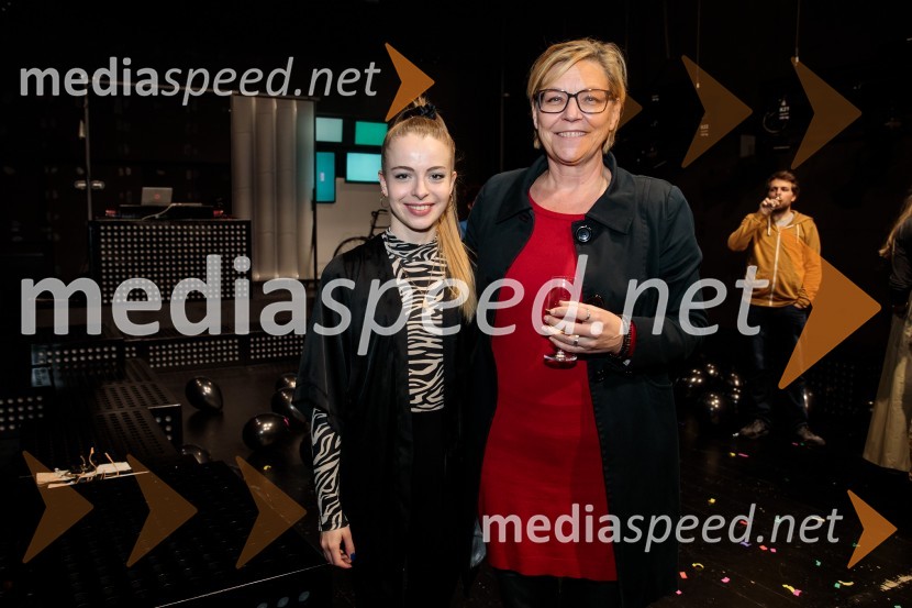  Lara Fortuna, igralka; mag. Neda Rusjan Bric, režiserka in igralka Tridesetletnice, premiera tragikomične predstave