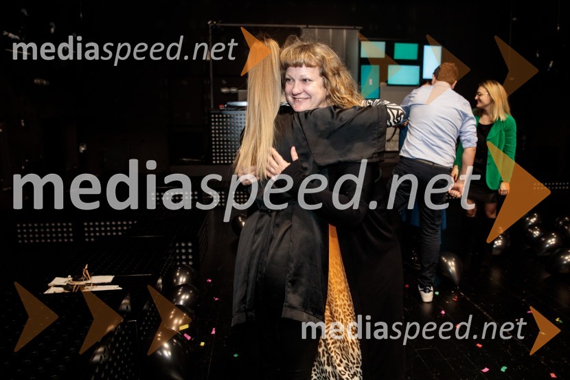  Lara Fortuna, igralka;  Tijana Zinajić, režiserkaTridesetletnice, premiera tragikomične predstave