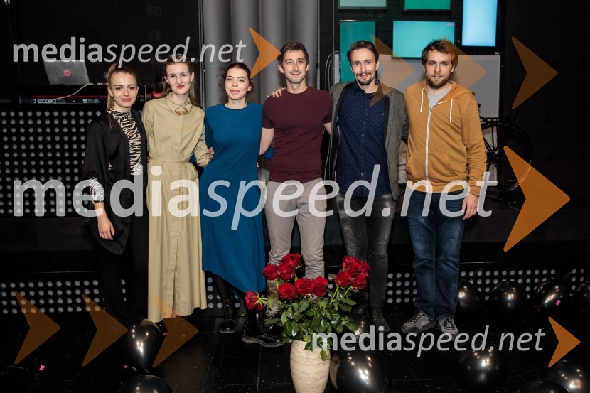  Lara Fortuna, igralka;  Lucija Harum, igralka;  Anuša  Kodelja, igralka;  Žiga Udir, igralec;  Jure Kopušar, igralec;  Anže Vrabec, avtor glasbenih priredb in korepetitorTridesetletnice, premiera tragikomične predstave