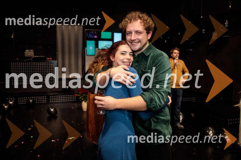  Anuša  Kodelja, igralka;  Jaka Smerkolj Simoneti, dramaturg in kritikTridesetletnice, premiera tragikomične predstave