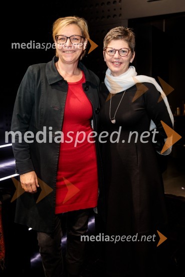 mag. Neda Rusjan Bric, režiserka in igralka ;  Mirjam Drnovšček, direktorica, SNG Nova GoricaTridesetletnice, premiera tragikomične predstave