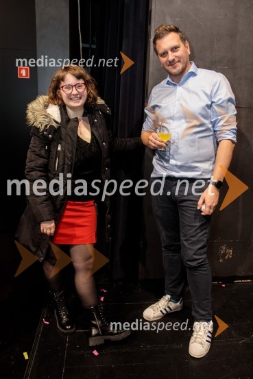  Anika Velišček, šepetalka;  Marko Bratuš, umetniški vodja SNG Nova GoricaTridesetletnice, premiera tragikomične predstave