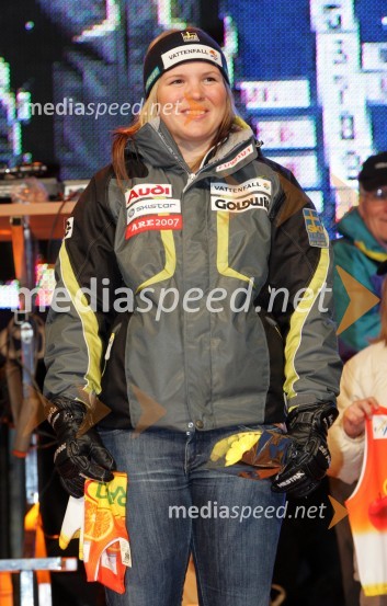 Smučarka Anja Paerson, Švedska
(žrebanje štartnih številk za Veleslalom)42. Zlata lisica