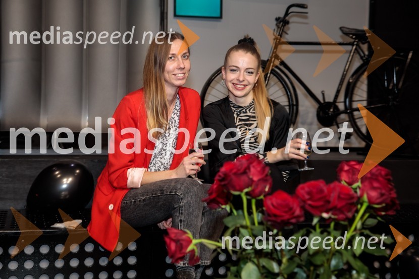  ... ;  Lara Fortuna, igralkaTridesetletnice, premiera tragikomične predstave