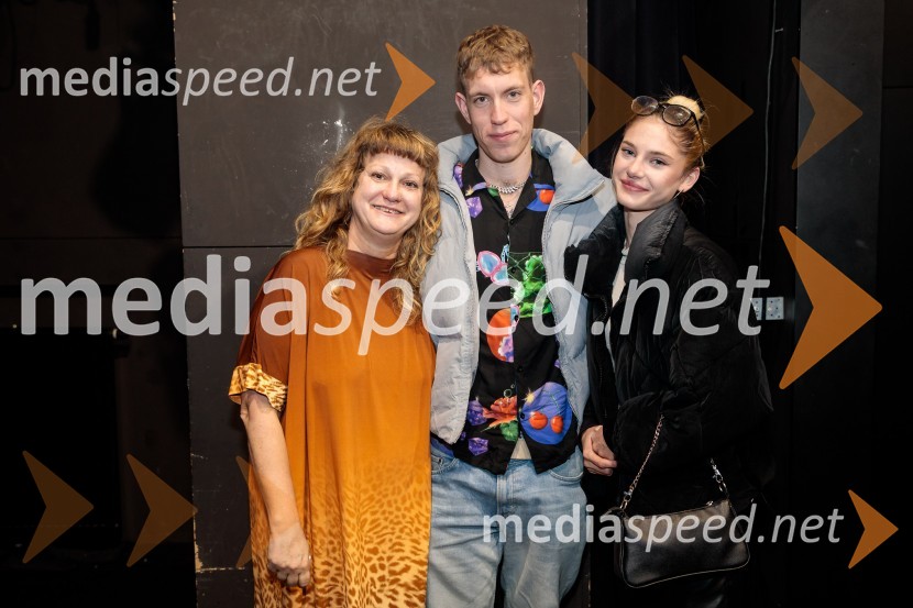  Tijana Zinajić, režiserka;  ... ;  ... Tridesetletnice, premiera tragikomične predstave