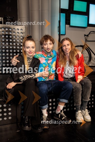  Lara Fortuna, igralka;  Matic Hrovat, kostumograf;  ... Tridesetletnice, premiera tragikomične predstave