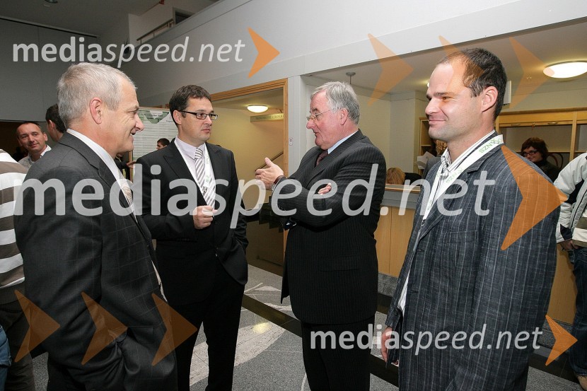 … , Matjaž Vogrin, dr. med., UKC Maribor, Rudi Zavrl, predsednik NZS in Zmago Krajnc, dr. med, UKC MariborNogomed 2008, mednarodna konferenca o medicini v nogometu