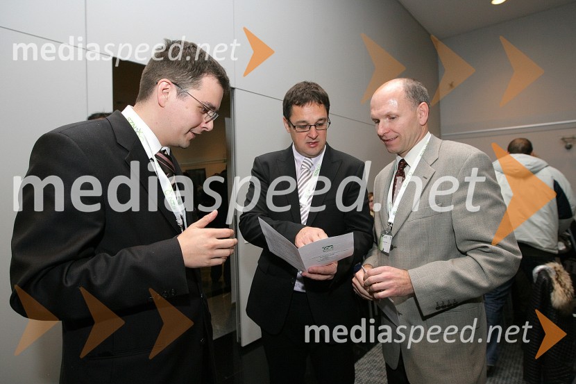 asist. Vedran Hadžič, dr. med., Fakulteta za šport UL, Matjaž Vogrin, dr. med., UKC Maribor in doc. dr. Andrej Čretnik, dr. med. UKC MariborNogomed 2008, mednarodna konferenca o medicini v nogometu
