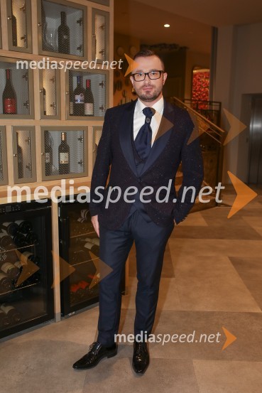  Blaž Knez, vedeževalecSlovenski influencerji na predstavitvi prvega instagramerskega hotela v Evropi