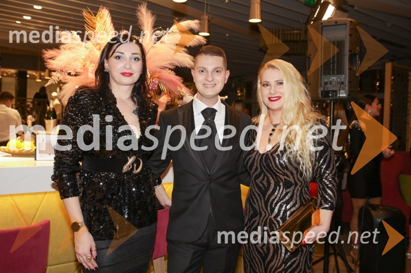  Ana  Cajhen, oblikovalka;  Damjan Murko, pevec;  Danica Lovenjak, novinarkaSlovenski influencerji na predstavitvi prvega instagramerskega hotela v Evropi