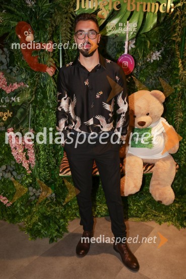  Gino Tadej Podgornik , tekmovalec šova Kmetija 2021Slovenski influencerji na predstavitvi prvega instagramerskega hotela v Evropi