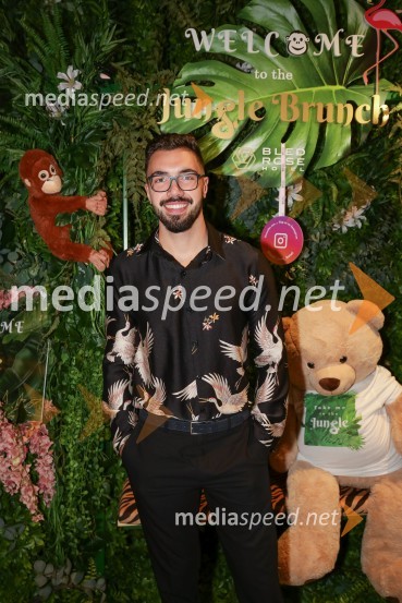  Gino Tadej Podgornik , tekmovalec šova Kmetija 2021Slovenski influencerji na predstavitvi prvega instagramerskega hotela v Evropi