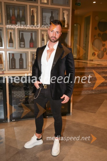  Rok Gracer, model in influencerSlovenski influencerji na predstavitvi prvega instagramerskega hotela v Evropi