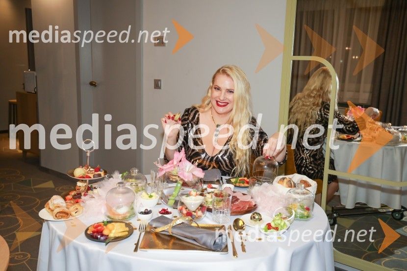  Danica Lovenjak, novinarkaSlovenski influencerji na predstavitvi prvega instagramerskega hotela v Evropi