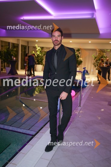  Matjaž Kumelj, pevec, manekenSlovenski influencerji na predstavitvi prvega instagramerskega hotela v Evropi