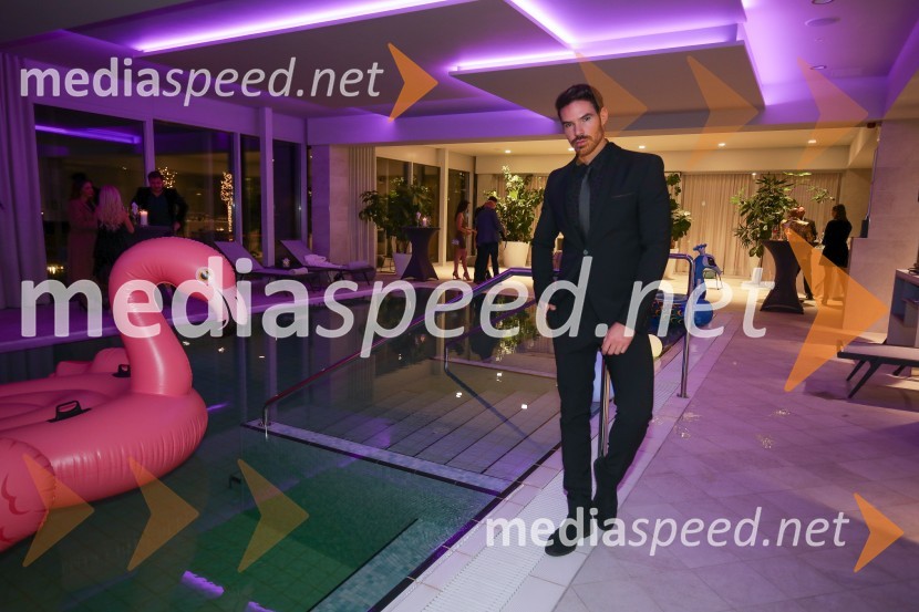  Matjaž Kumelj, pevec, manekenSlovenski influencerji na predstavitvi prvega instagramerskega hotela v Evropi