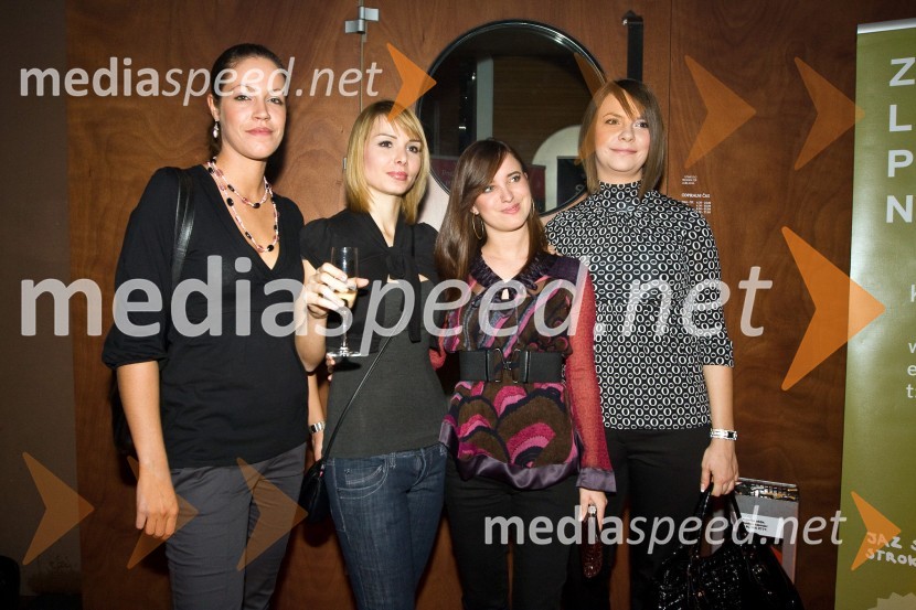Suzana Žbogar, Monika Habjanič, študentska sekcija Društva za marketing Slovenije, Petra Vaupotič, članica upravnega odbora Študentske sekcije Društva za marketing Slovenije in Anja Bencik, članica Študentske sekcije Društva za marketing SlovenijePredstavitev strokovno-znanstvene revije Akademija MM in zabava Društva za marketing Slovenije
