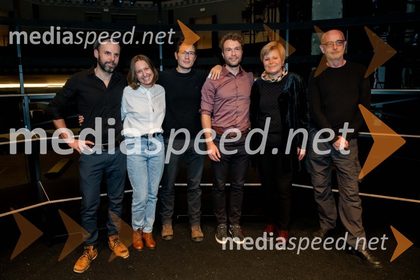  Urban Zorko, dramaturg;  Živa Čebulj, prevajalka in lektorica;  Peter  Žargi, skladatelj in kritik;  Peter Petkovšek, režiser;  Tina Mahkota, prevajalka;  Andrej  Hajdinjak, oblikovalec lučiKlinc, premiera drame SLG Celje