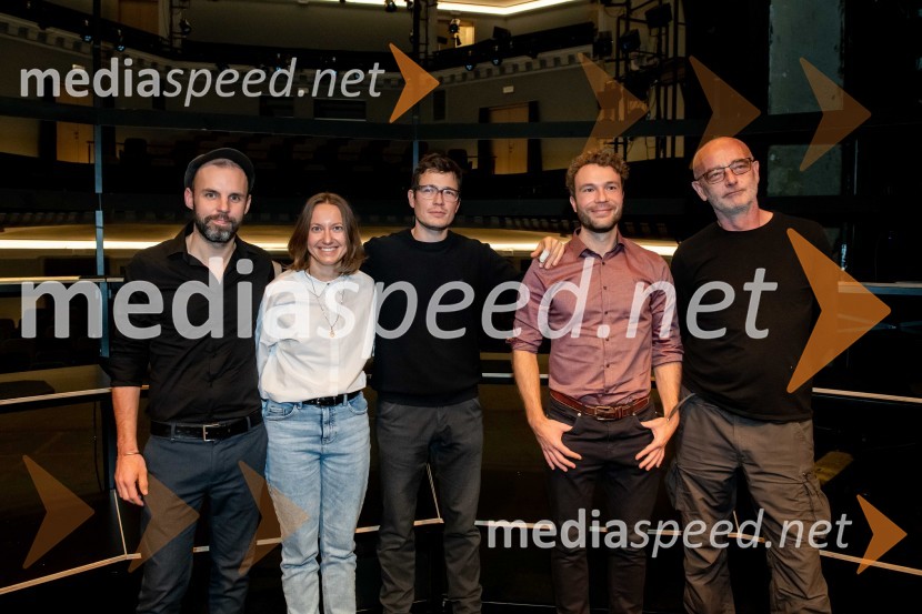  Urban Zorko, dramaturg;  Živa Čebulj, prevajalka in lektorica;  Peter  Žargi, skladatelj in kritik;  Peter Petkovšek, režiser;  Andrej  Hajdinjak, oblikovalec lučiKlinc, premiera drame SLG Celje