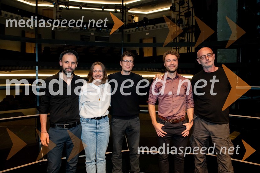  Urban Zorko, dramaturg;  Živa Čebulj, prevajalka in lektorica;  Peter  Žargi, skladatelj in kritik;  Peter Petkovšek, režiser;  Andrej  Hajdinjak, oblikovalec lučiKlinc, premiera drame SLG Celje